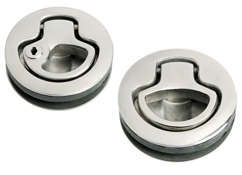 Náhrada štandardných zámkov poklopov v úložných priestoroch pod konzolami a v kokpite za nerezové zámky poklopov – 4 ks so zámkom.