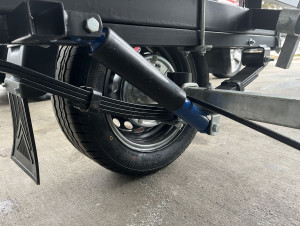 Fotogaléria Príves FB1 - 1500 kg Suski (pre 505, 515) lyžiny, tlmiče, LED