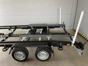 Fotogaléria FB2 - 1800 kg Suski (pre 555, 575) lyžiny, 2 nápravy, LED, plošina